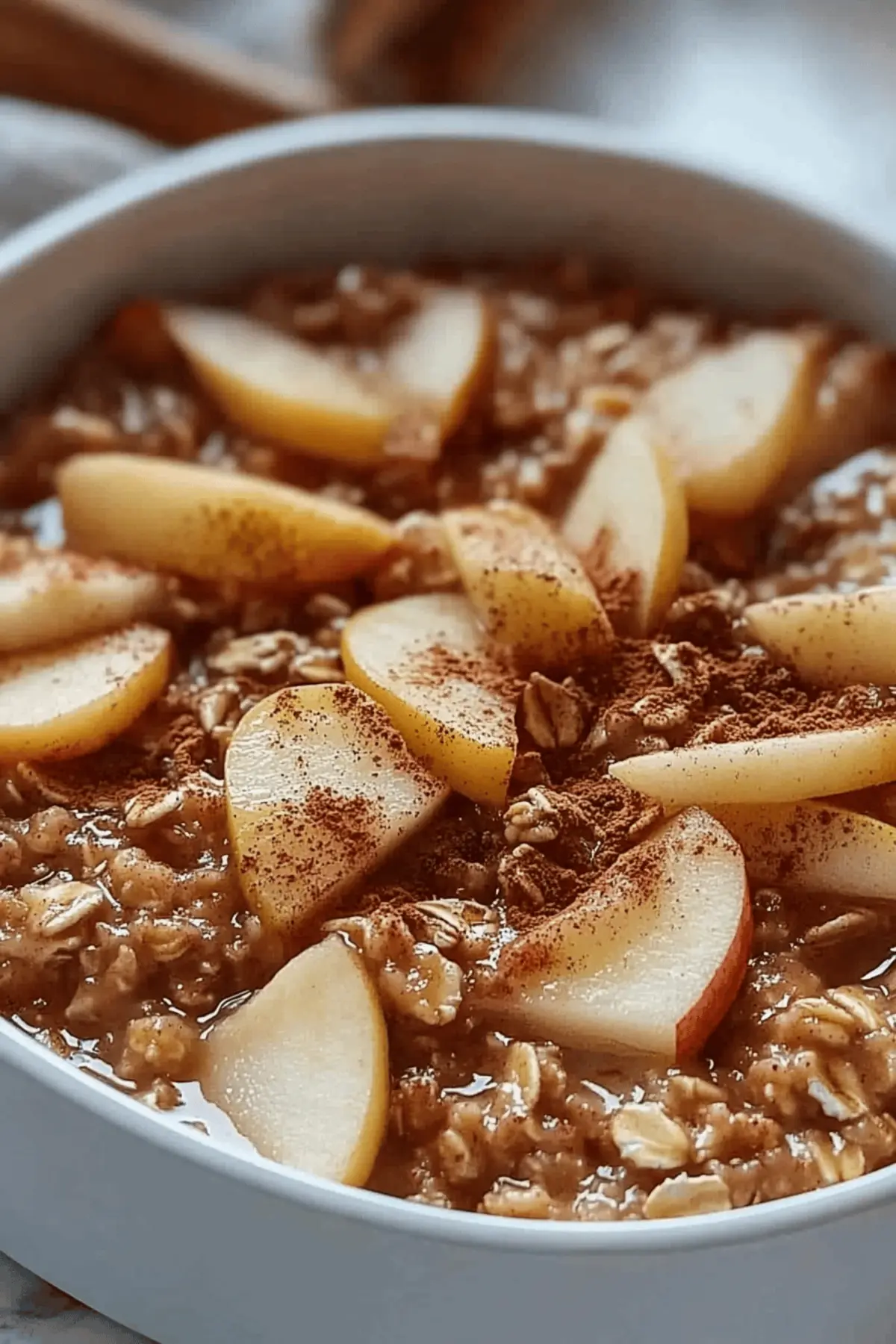 Amish-Style Apple and Cinnamon Baked Oatmeal